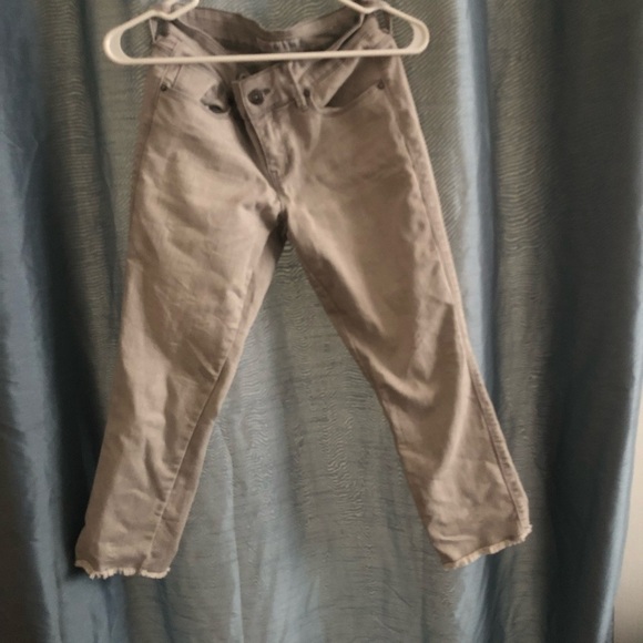 VintageGuess Light Gray jeans with fringe bottom-27” by 32” like new shape - Picture 11 of 11